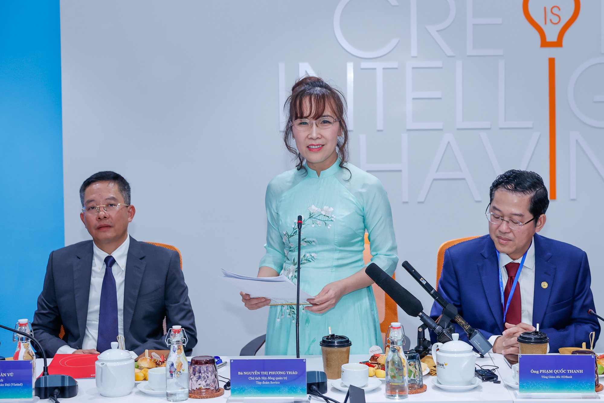 C4IR: Tiên phong, hợp tác, kết nối, số hóa, xanh hóa, thiết thực, hiệu quả, lan tỏa, vì nước, vì dân- Ảnh 5. C4IR: Tiên phong, hợp tác, kết nối, số hóa, xanh hóa, thiết thực, hiệu quả, lan tỏa, vì nước, vì dân- Ảnh 5.