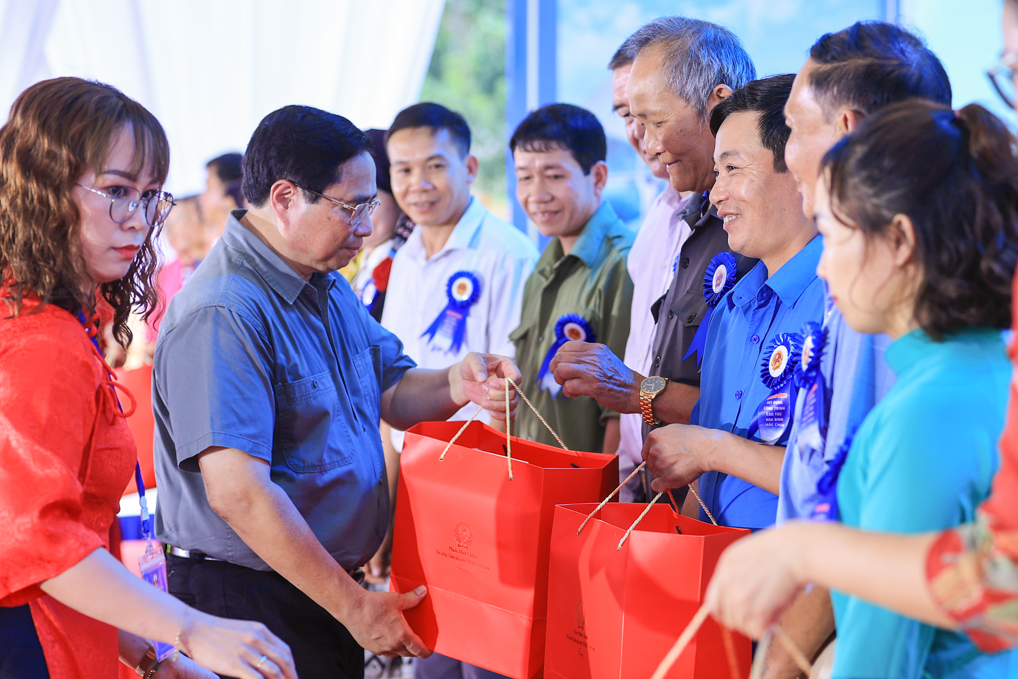 Phát lệnh khởi công tuyến cao tốc 10.000 tỷ đồng, Thủ tướng yêu cầu hoàn thành trước 31/12/2027- Ảnh 4.