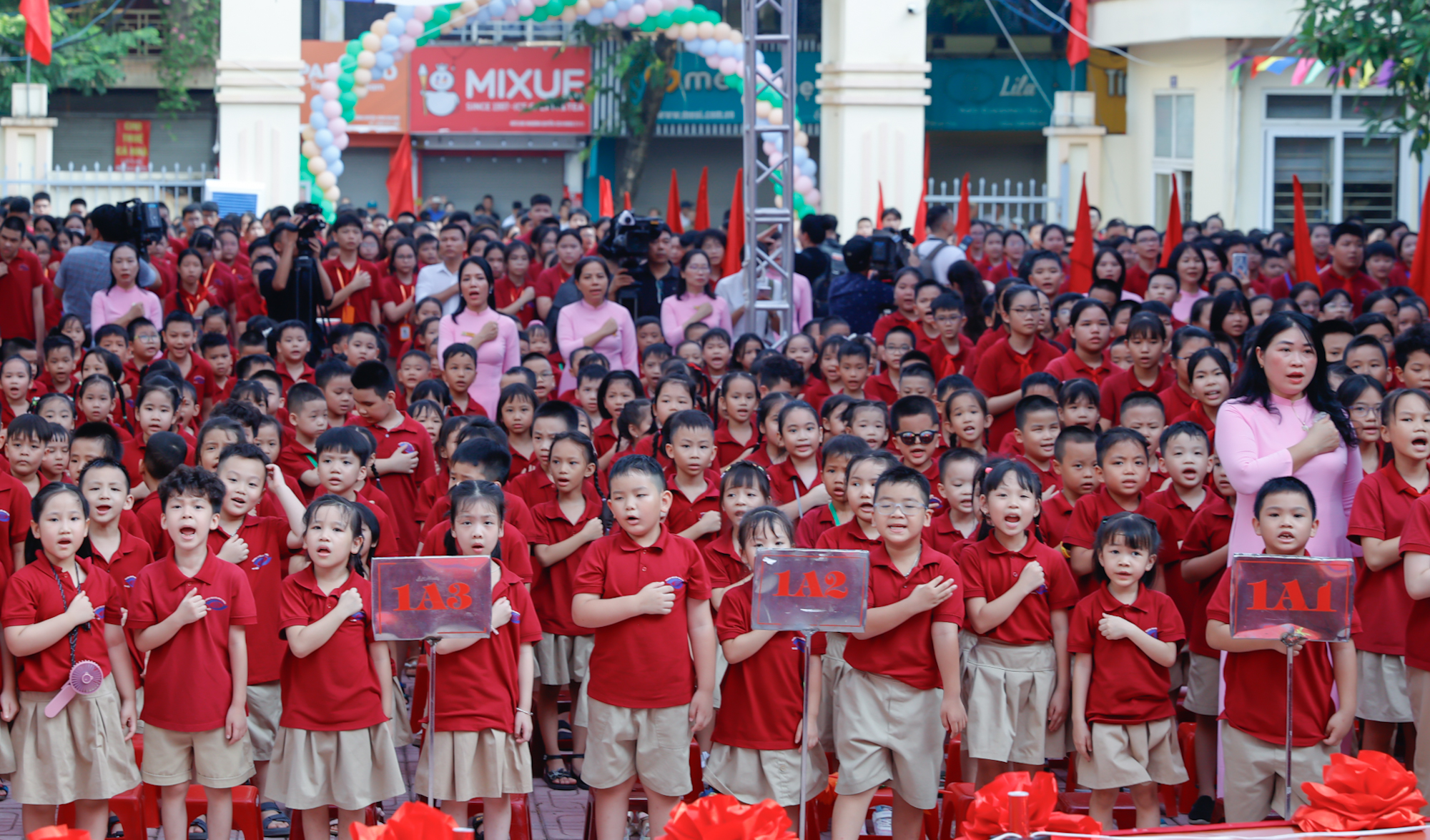 Thủ tướng: Tiếp tục kiến tạo yếu tố nền tảng, môi trường tiên tiến, lành mạnh thúc đẩy xã hội học tập- Ảnh 9.