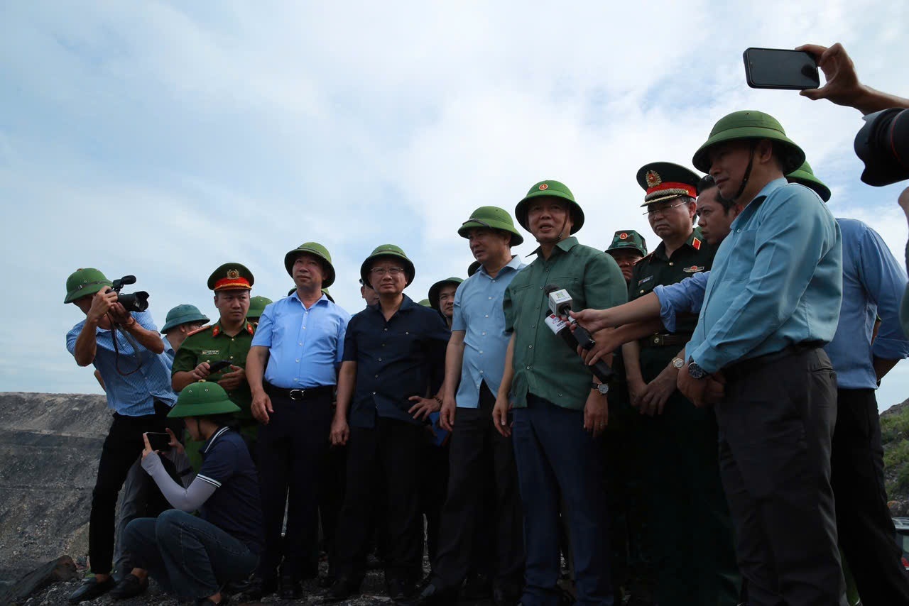 Phó Thủ tướng Trần Hồng Hà kiểm tra, đôn đốc công tác ứng phó bão số 3 (YAGI)- Ảnh 5.