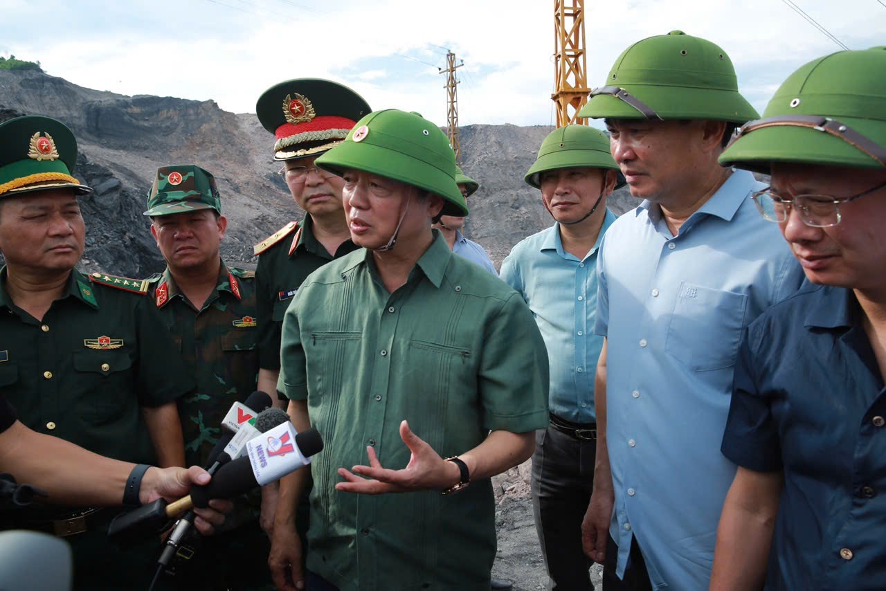 Phó Thủ tướng Trần Hồng Hà kiểm tra, đôn đốc công tác ứng phó bão số 3 (YAGI)- Ảnh 3.