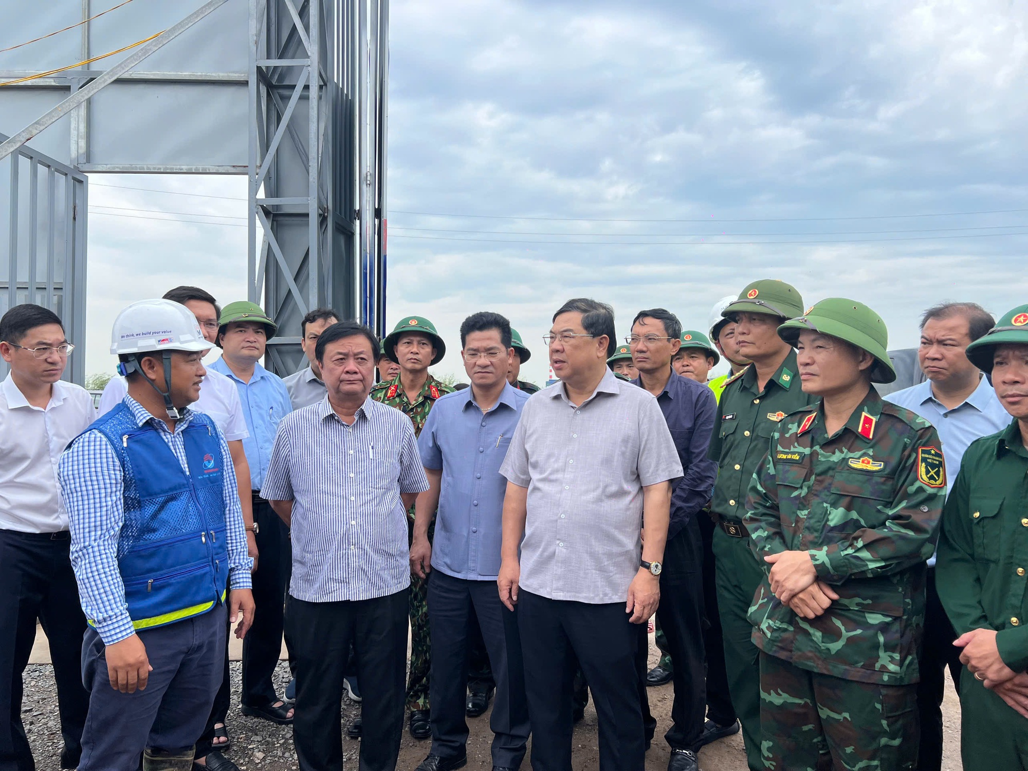 Tuyệt đối không được chủ quan, lơ là; sẵn sàng ứng phó với mọi tình huống khẩn cấp- Ảnh 1.