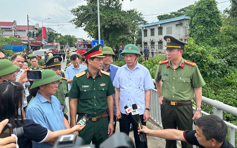 Phó Thủ tướng Hồ Đức Phớc: Khẩn trương tìm kiếm, cứu nạn vụ sập cầu Phong Châu