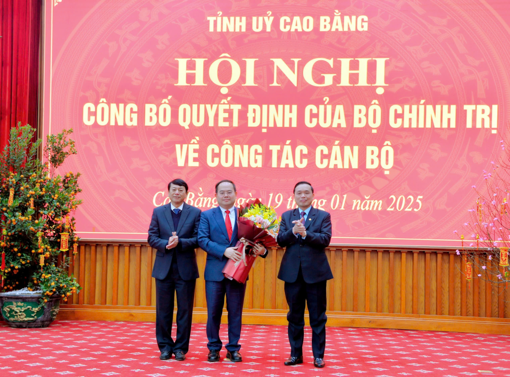 Bộ Chính trị điều động, chỉ định tân Bí thư Tỉnh ủy Cao Bằng- Ảnh 4.