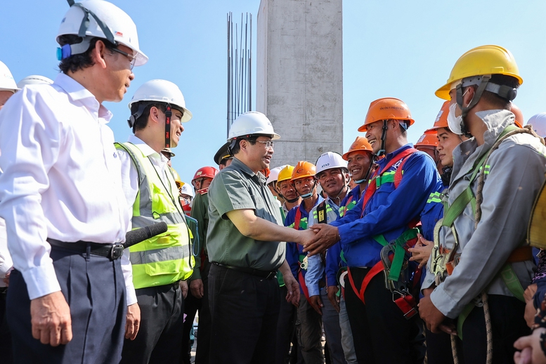 Thủ tướng chỉ đạo chăm lo, hỗ trợ người lao động làm việc trên công trường trong dịp Tết Nguyên đán Ất Tỵ năm 2025- Ảnh 1.