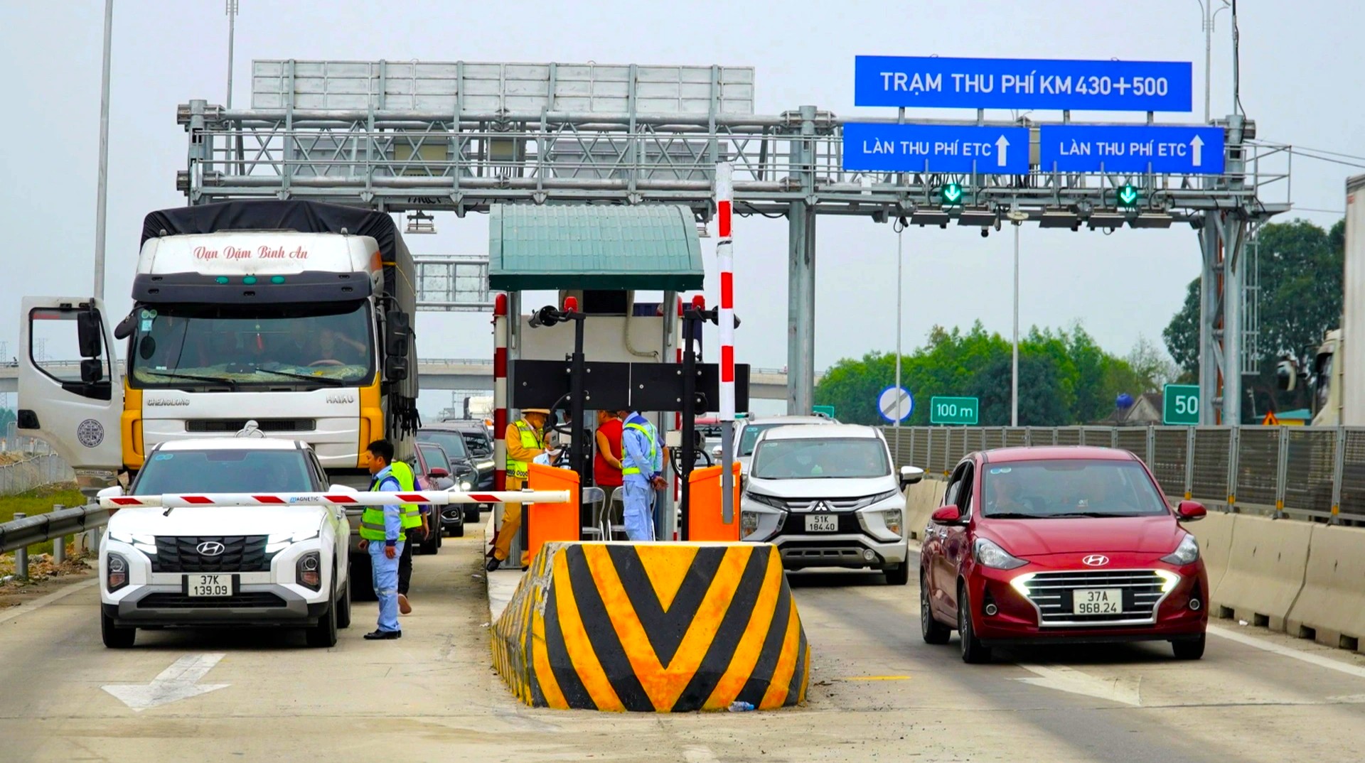 Yêu cầu đảm bảo an toàn giao thông tại các trạm thu phí trong dịp tết Nguyên đán Ất Tỵ và Lễ hội xuân 2025- Ảnh 1.