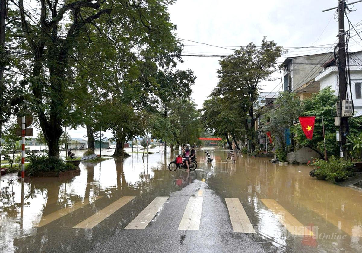 Tuyên Quang: 41 xã đang bị ngập sâu, có nơi trên 4m; 1350 nhà phải di dời khẩn cấp- Ảnh 28.
