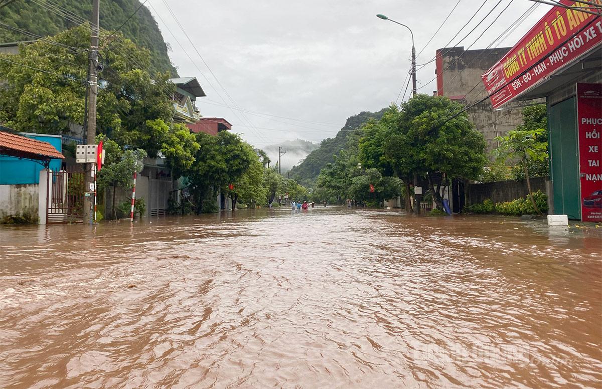 Tuyên Quang: 41 xã đang bị ngập sâu, có nơi trên 4m; 1350 nhà phải di dời khẩn cấp- Ảnh 24.