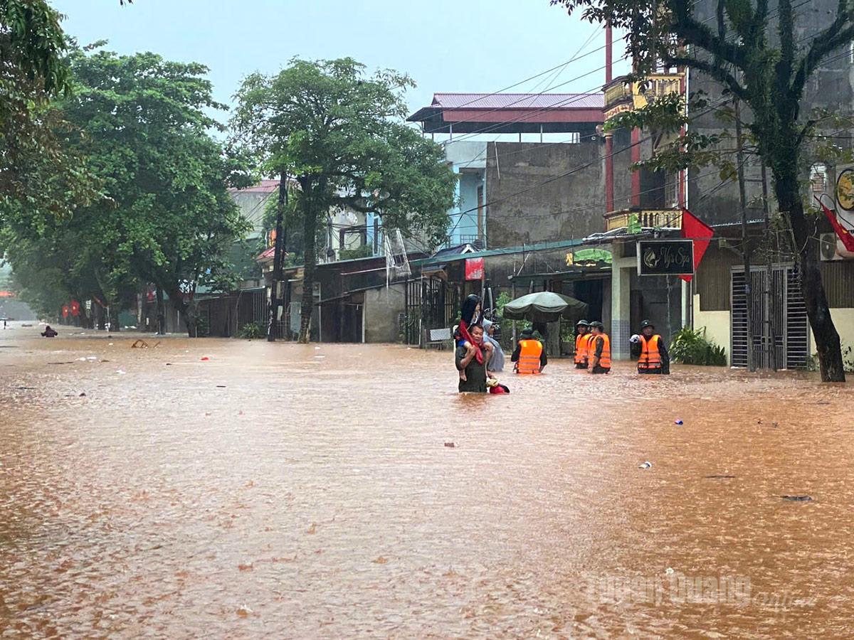 Tuyên Quang: 41 xã đang bị ngập sâu, có nơi trên 4m; 1350 nhà phải di dời khẩn cấp- Ảnh 38.