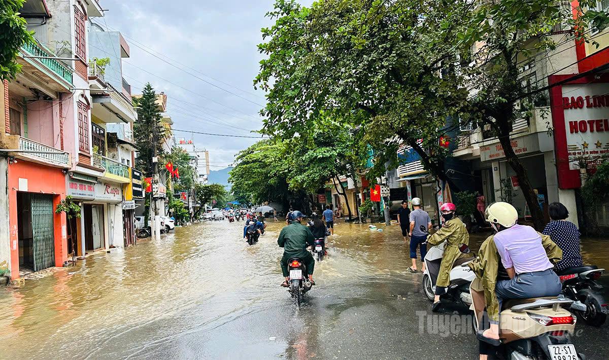 Tuyên Quang: 41 xã đang bị ngập sâu, có nơi trên 4m; 1350 nhà phải di dời khẩn cấp- Ảnh 12.