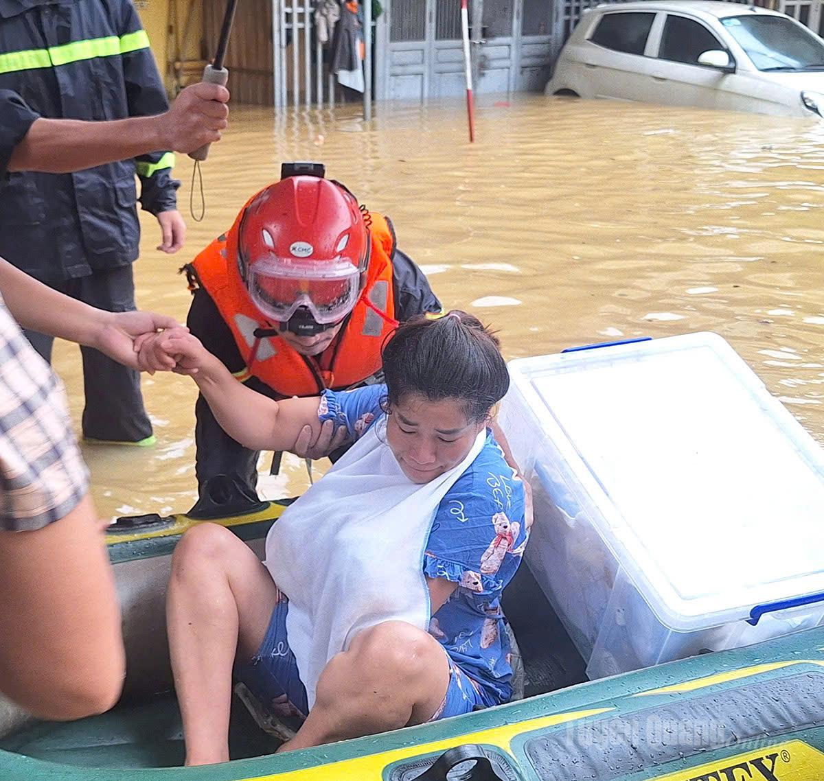 Tuyên Quang: 41 xã đang bị ngập sâu, có nơi trên 4m; 1350 nhà phải di dời khẩn cấp- Ảnh 9.