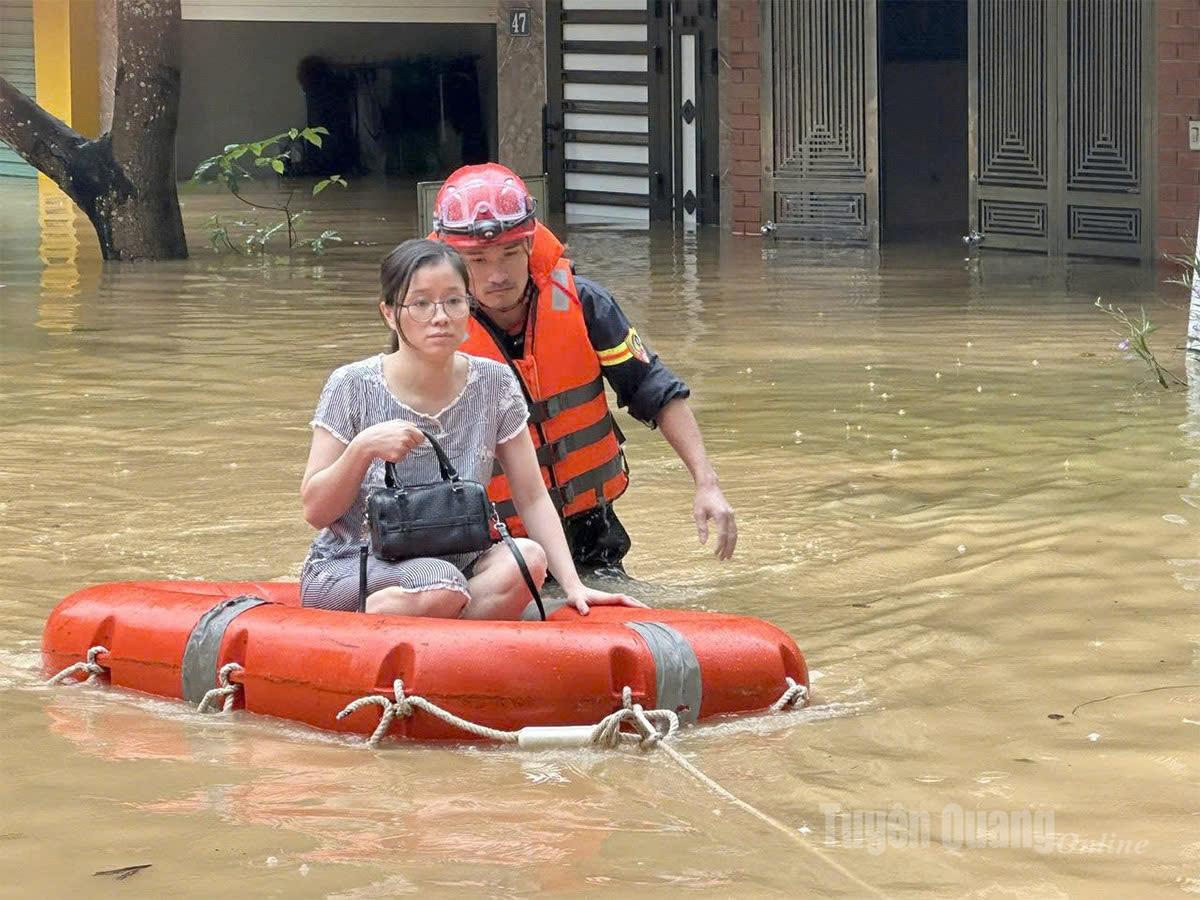 Tuyên Quang: 41 xã đang bị ngập sâu, có nơi trên 4m; 1350 nhà phải di dời khẩn cấp- Ảnh 7.