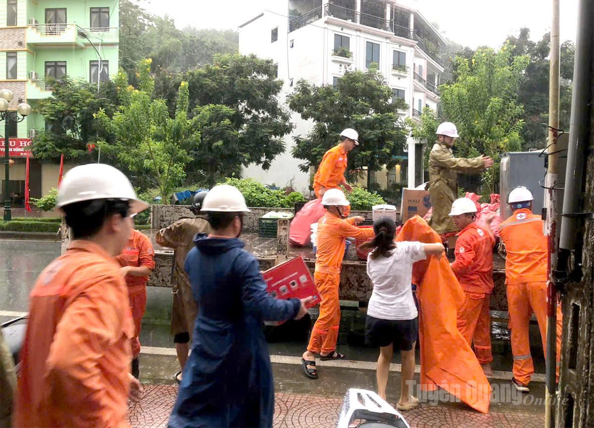 Tuyên Quang: 41 xã đang bị ngập sâu, có nơi trên 4m; 1350 nhà phải di dời khẩn cấp- Ảnh 2.
