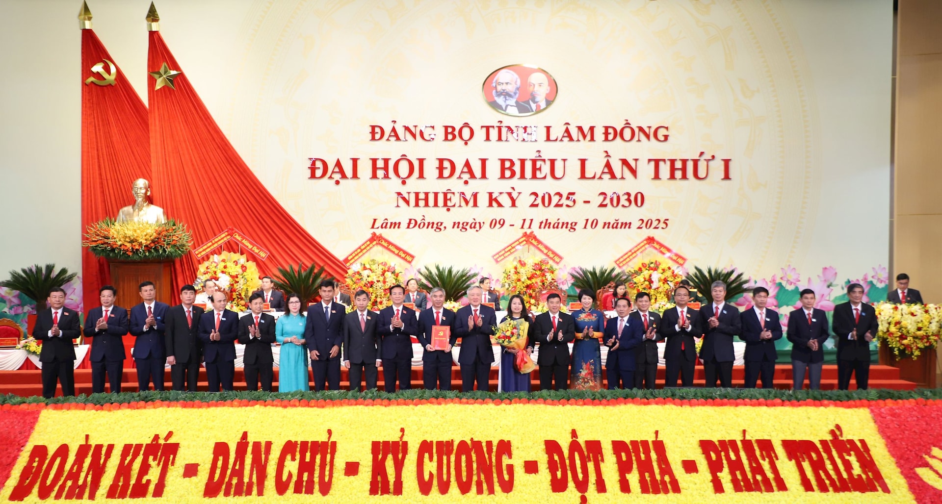 Đồng chí Y Thanh Hà Niê Kđăm giữ chức Bí thư Tỉnh ủy Lâm Đồng nhiệm kỳ 2025 - 2030- Ảnh 5. Đồng chí Y Thanh Hà Niê Kđăm giữ chức Bí thư Tỉnh ủy Lâm Đồng nhiệm kỳ 2025 - 2030- Ảnh 5.