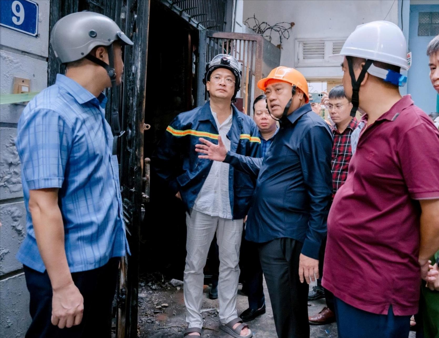 Tập trung khắc phục hậu quả, khẩn trương điều tra nguyên nhân vụ cháy khiến 5 người tử vong- Ảnh 1.