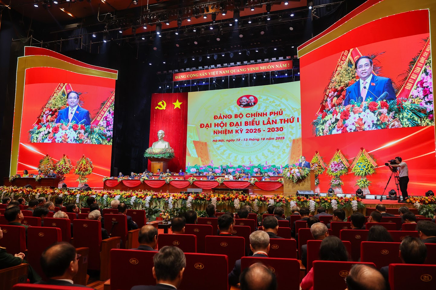 TOÀN CẢNH: ĐẠI HỘI ĐẠI BIỂU ĐẢNG BỘ CHÍNH PHỦ LẦN THỨ NHẤT- Ảnh 2. TOÀN CẢNH: ĐẠI HỘI ĐẠI BIỂU ĐẢNG BỘ CHÍNH PHỦ LẦN THỨ NHẤT- Ảnh 2.