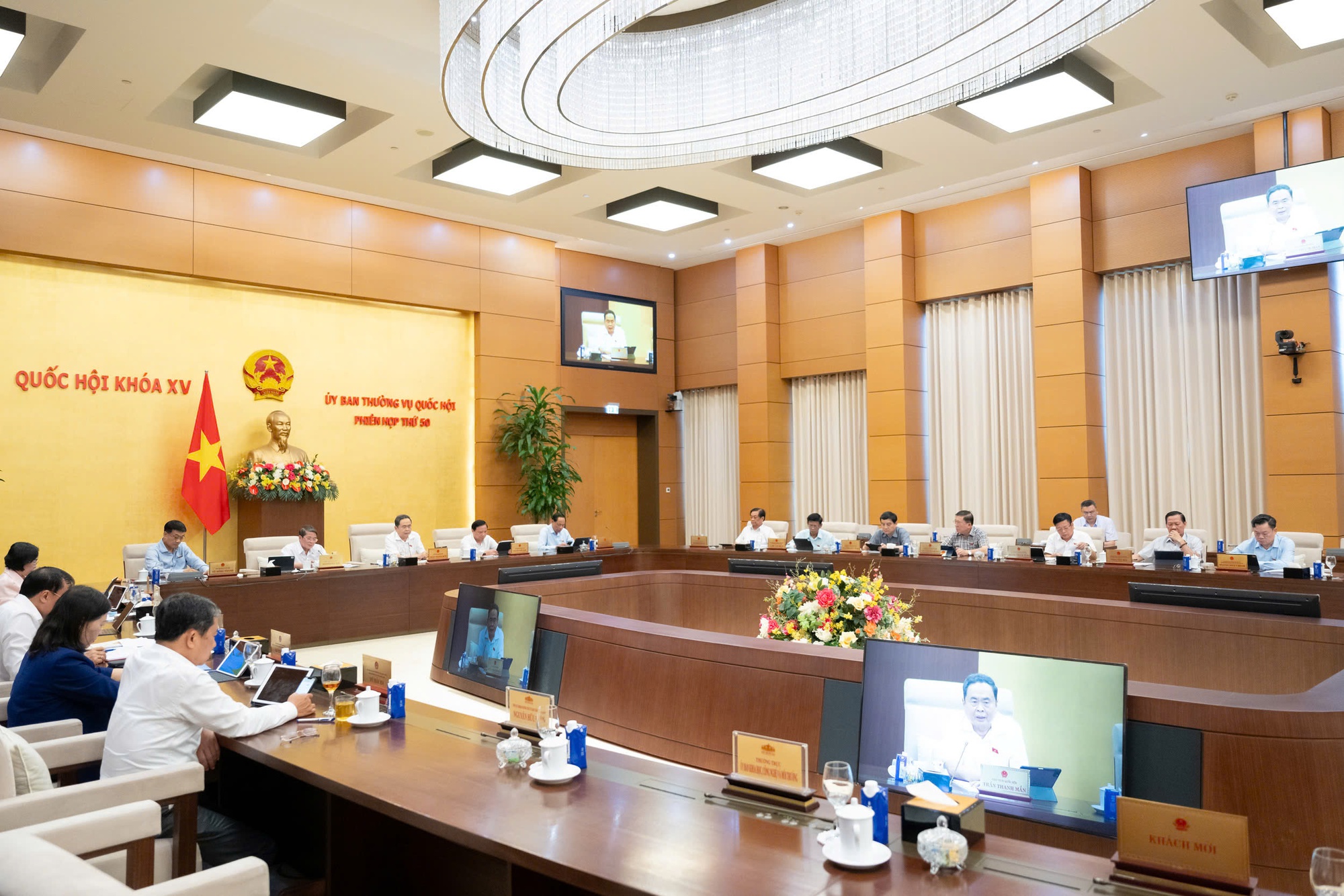 Ủy ban Thường vụ Quốc hội cho ý kiến về Dự án Luật Thuế thu nhập cá nhân (sửa đổi)- Ảnh 8. Ủy ban Thường vụ Quốc hội cho ý kiến về Dự án Luật Thuế thu nhập cá nhân (sửa đổi)- Ảnh 8.