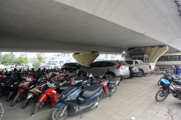 Yêu cầu Hà Nội rà soát, xử lý nghiêm các bãi đỗ, trông giữ xe không nằm trong quy hoạch- Ảnh 1.