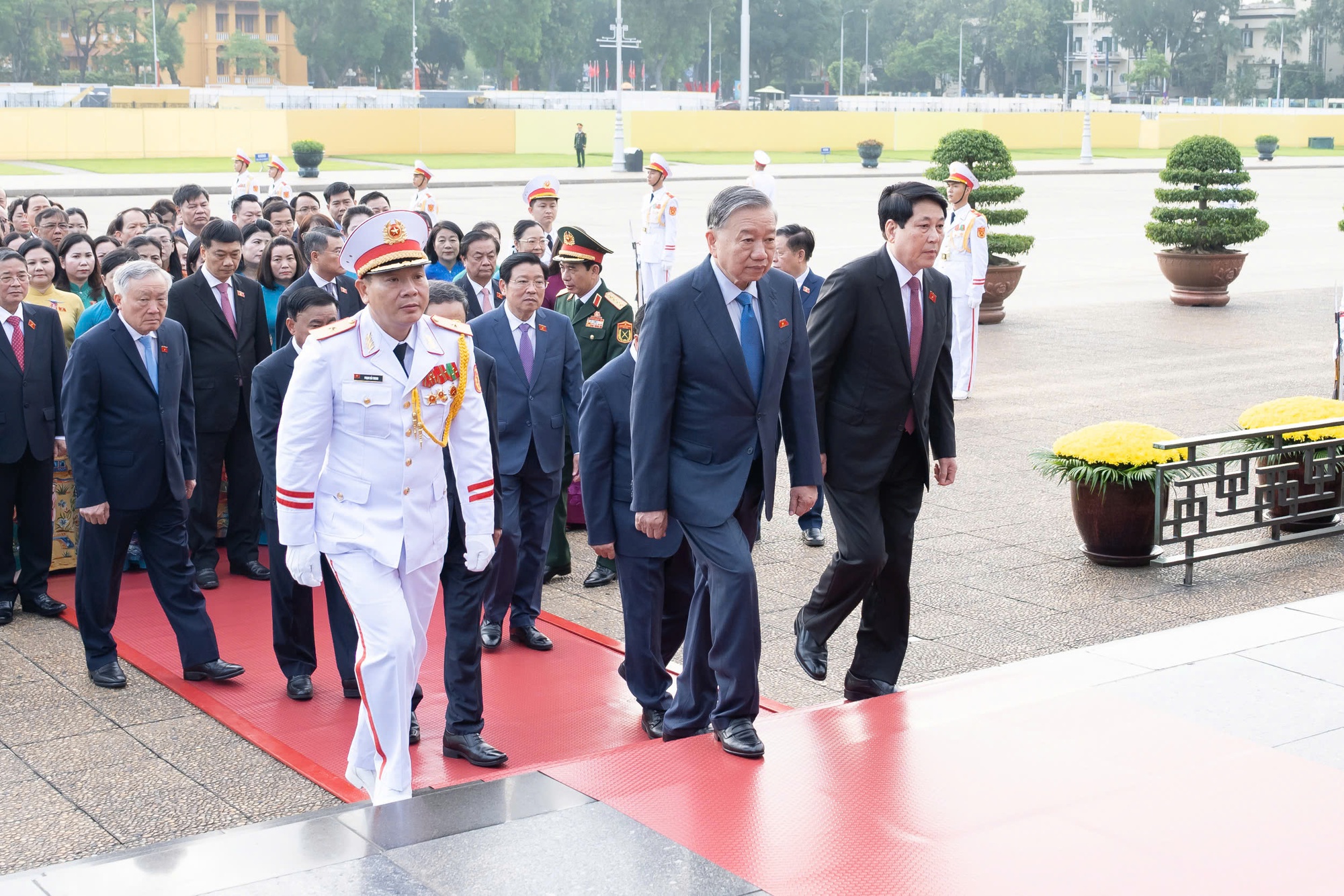 TOÀN CẢNH: KHAI MẠC TRỌNG THỂ KỲ HỌP THỨ 10, QUỐC HỘI KHÓA XV- Ảnh 14. TOÀN CẢNH: KHAI MẠC TRỌNG THỂ KỲ HỌP THỨ 10, QUỐC HỘI KHÓA XV- Ảnh 14.
