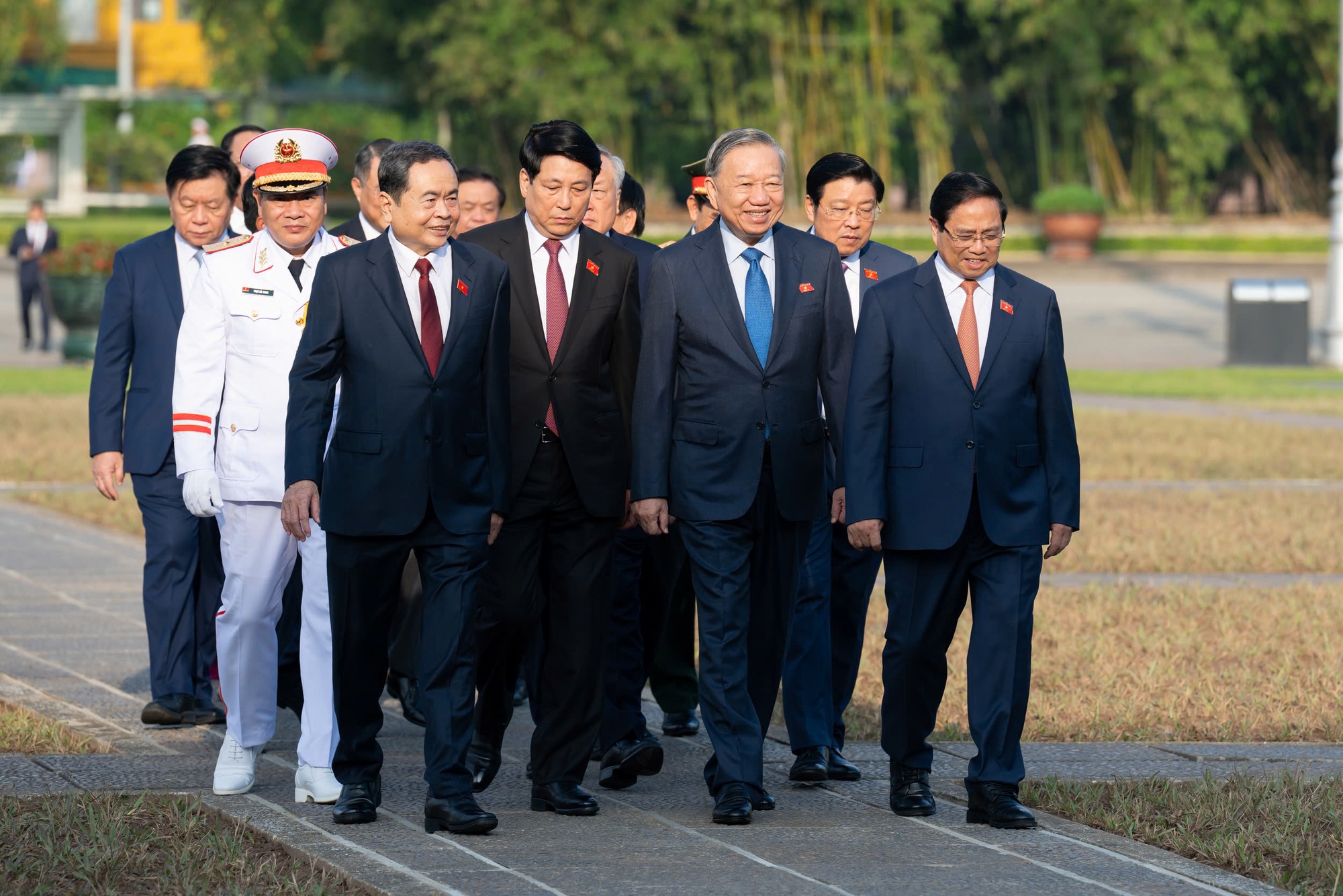 TOÀN CẢNH: KHAI MẠC TRỌNG THỂ KỲ HỌP THỨ 10, QUỐC HỘI KHÓA XV- Ảnh 22. TOÀN CẢNH: KHAI MẠC TRỌNG THỂ KỲ HỌP THỨ 10, QUỐC HỘI KHÓA XV- Ảnh 22.
