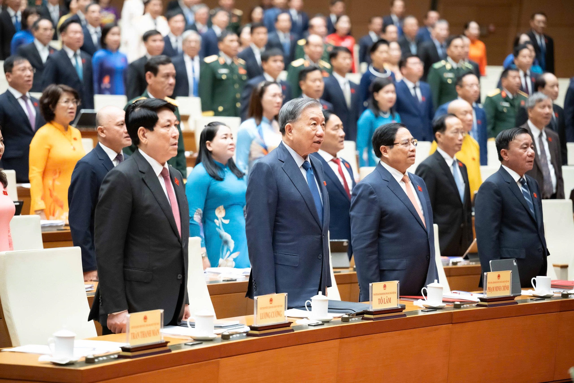 TOÀN CẢNH: KHAI MẠC TRỌNG THỂ KỲ HỌP THỨ 10, QUỐC HỘI KHÓA XV- Ảnh 4. TOÀN CẢNH: KHAI MẠC TRỌNG THỂ KỲ HỌP THỨ 10, QUỐC HỘI KHÓA XV- Ảnh 4.