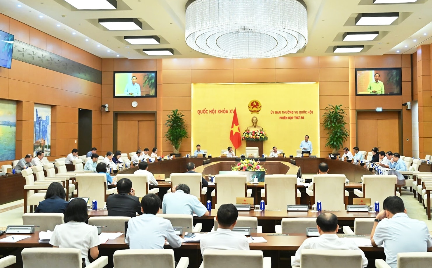 Đề nghị cải cách tiền lương cho cấp xã; bổ sung công tác phí, tạo điều kiện về nhà ở công vụ cho cán bộ, công chức- Ảnh 1. Đề nghị cải cách tiền lương cho cấp xã; bổ sung công tác phí, tạo điều kiện về nhà ở công vụ cho cán bộ, công chức- Ảnh 1.