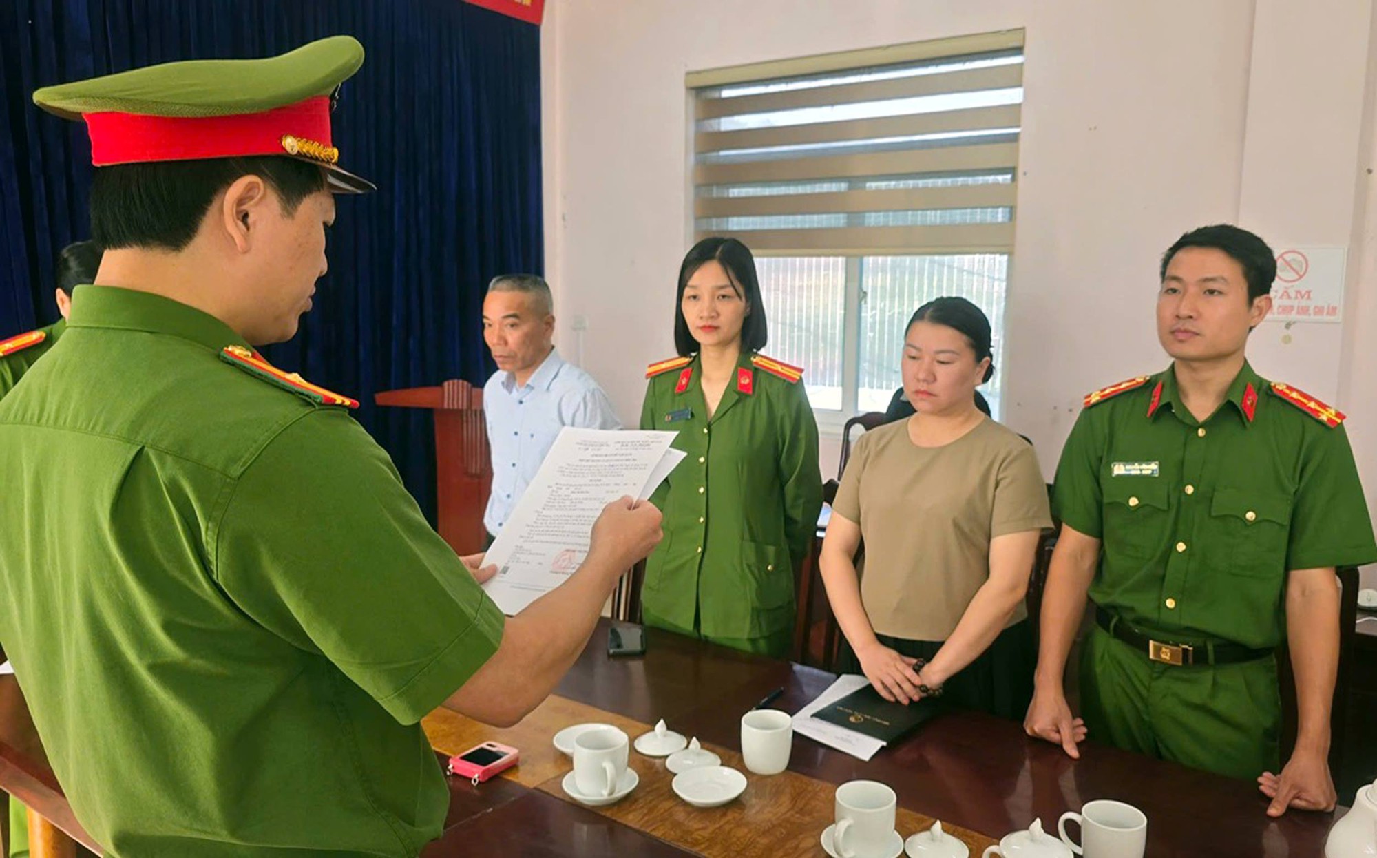 Bắt tạm giam nữ công chức xã; khởi tố Chủ tịch HĐQT, Phó Giám đốc- Ảnh 1. Bắt tạm giam nữ công chức xã; khởi tố Chủ tịch HĐQT, Phó Giám đốc- Ảnh 1.