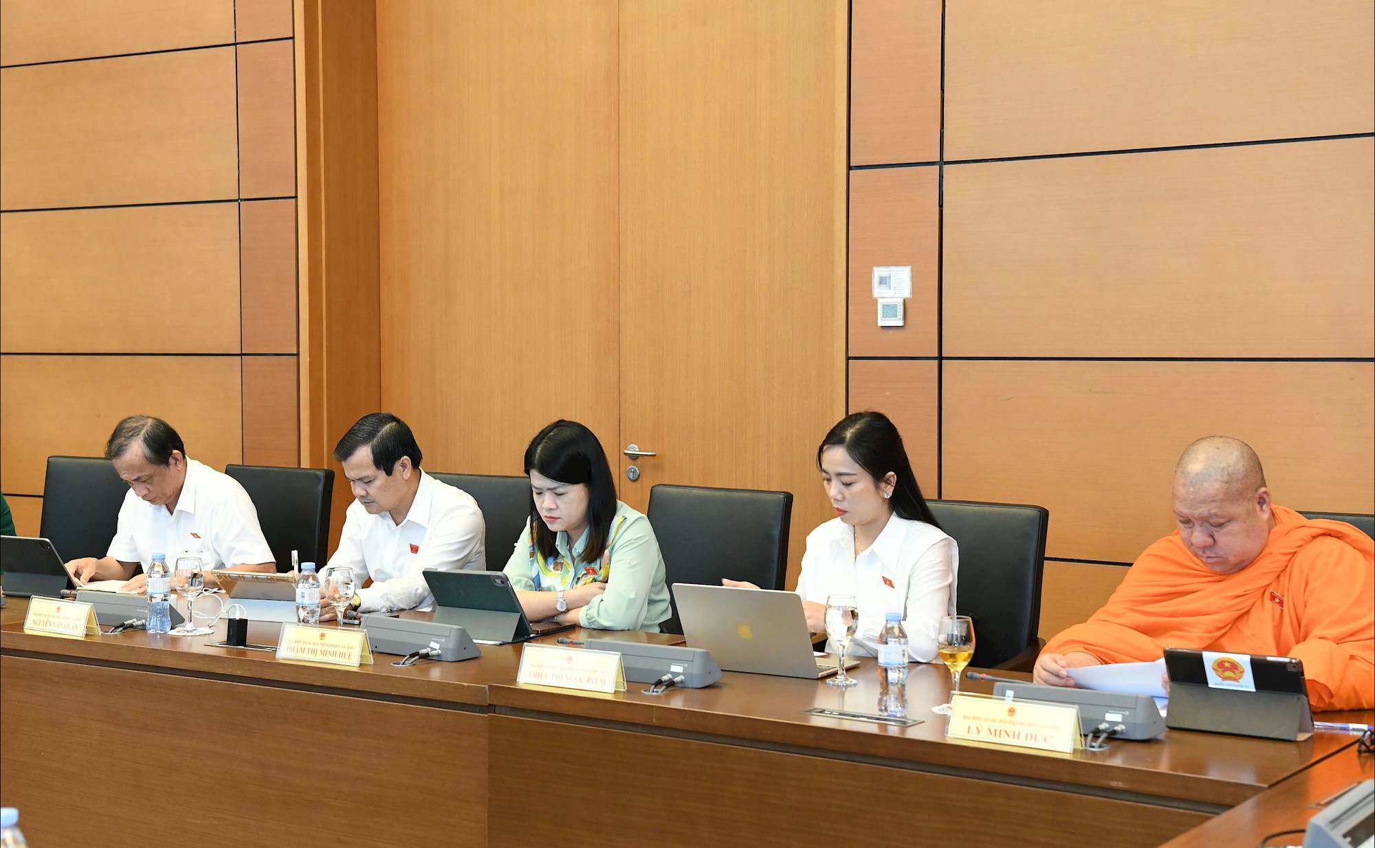 Kiến nghị bỏ mô hình Đại học vùng, tinh gọn bộ máy, xóa cấp trung gian
- Ảnh 5. Kiến nghị bỏ mô hình Đại học vùng, tinh gọn bộ máy, xóa cấp trung gian
- Ảnh 5.