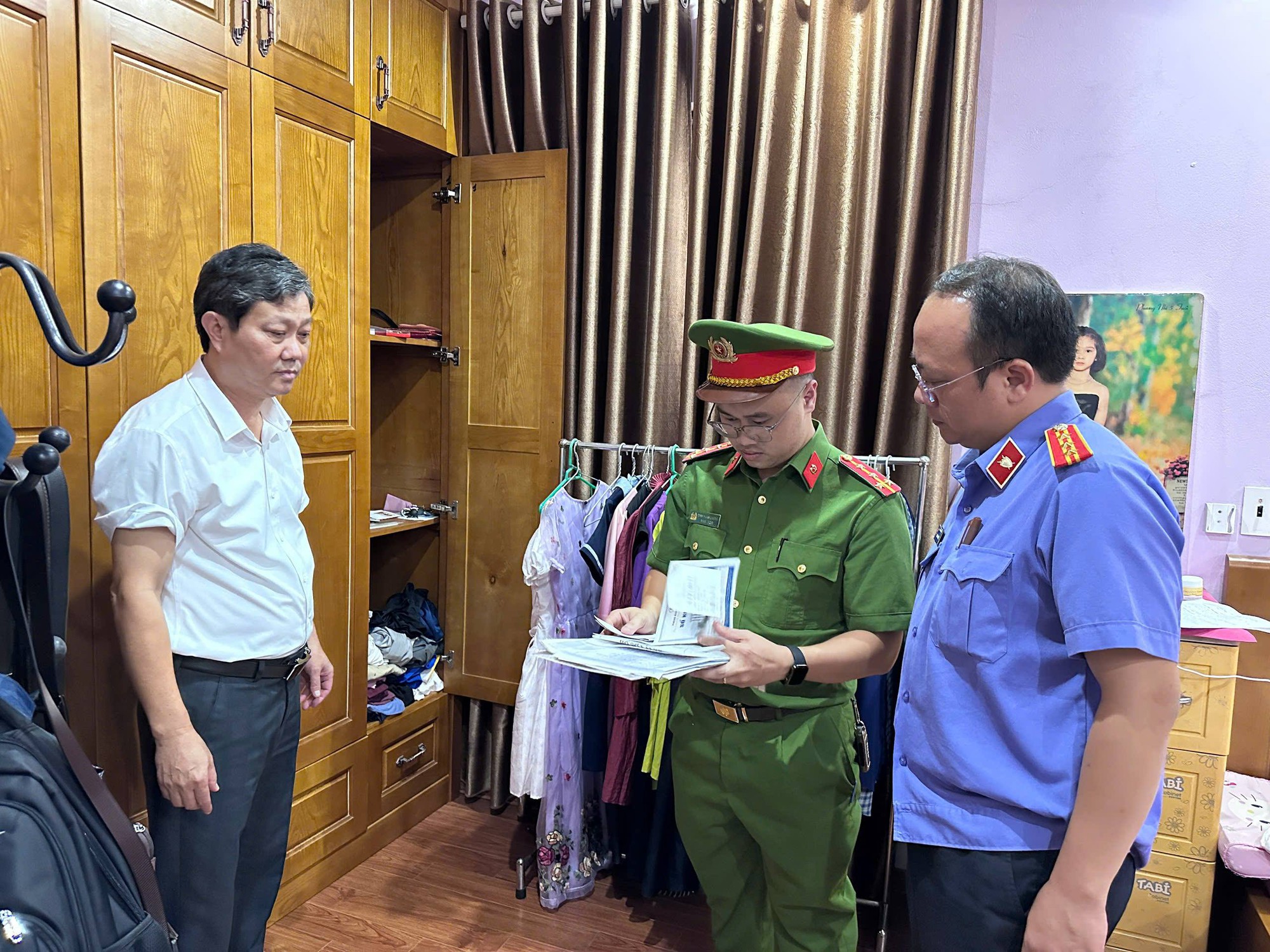 Bắt tạm giam nữ công chức xã; khởi tố Chủ tịch HĐQT, Phó Giám đốc- Ảnh 5. Bắt tạm giam nữ công chức xã; khởi tố Chủ tịch HĐQT, Phó Giám đốc- Ảnh 5.