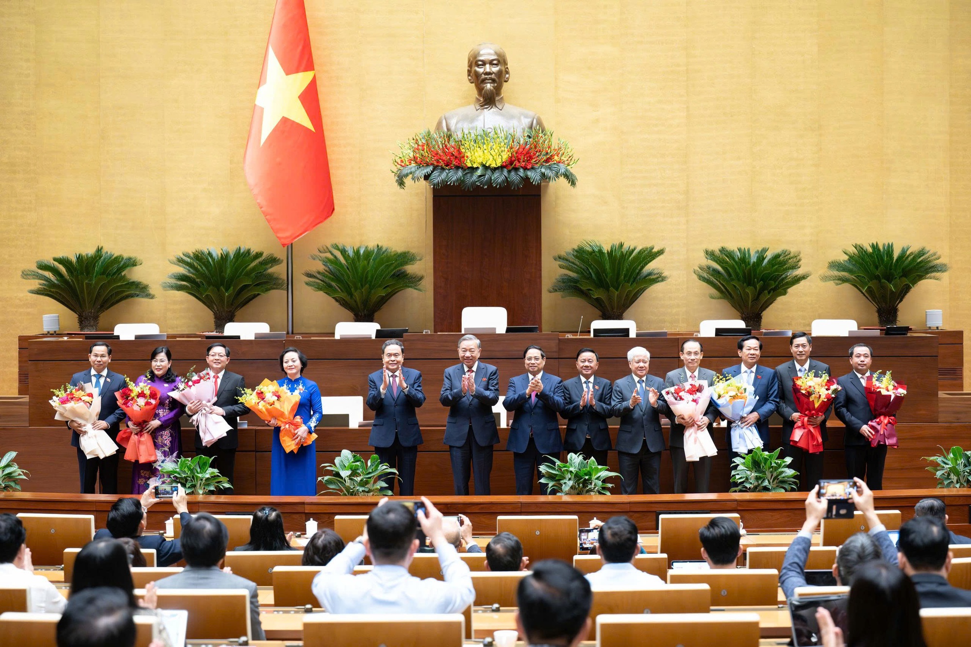 Quốc hội phê chuẩn bổ nhiệm Phó Thủ tướng Chính phủ, Bộ trưởng; bầu nhân sự mới- Ảnh 1. Quốc hội phê chuẩn bổ nhiệm Phó Thủ tướng Chính phủ, Bộ trưởng; bầu nhân sự mới- Ảnh 1.