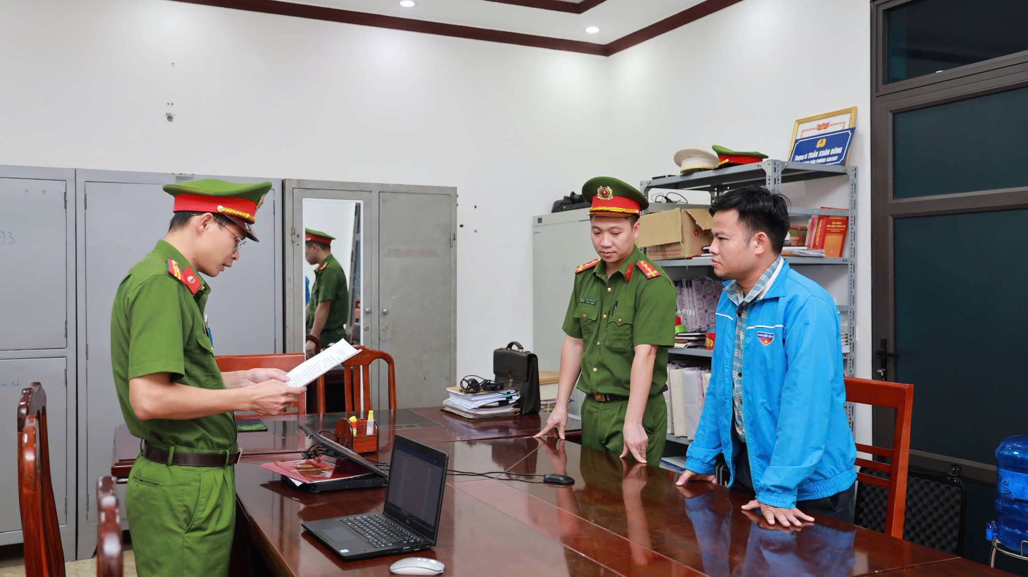 Khởi tố, bắt tạm giam giáo viên; công chức xã; Chủ tịch, giám đốc, phó giám đốc doanh nghiệp- Ảnh 2. Khởi tố, bắt tạm giam giáo viên; công chức xã; Chủ tịch, giám đốc, phó giám đốc doanh nghiệp- Ảnh 2.