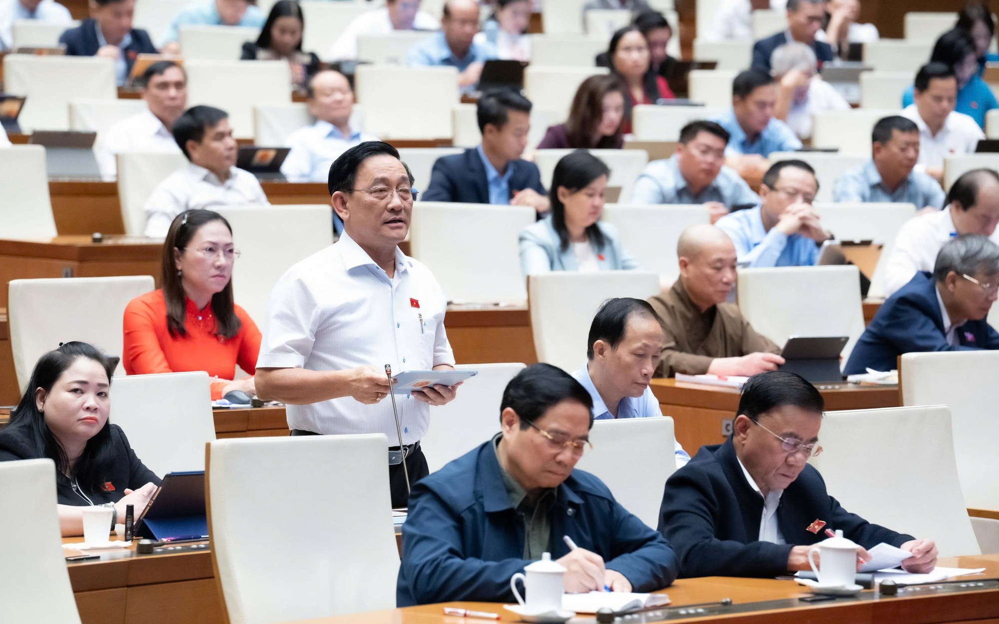 Đề nghị xây dựng chính sách tiền lương tương xứng với vị trí việc làm của cán bộ, công chức- Ảnh 4. Kiến nghị tăng lương cơ sở ngay từ đầu năm 2026