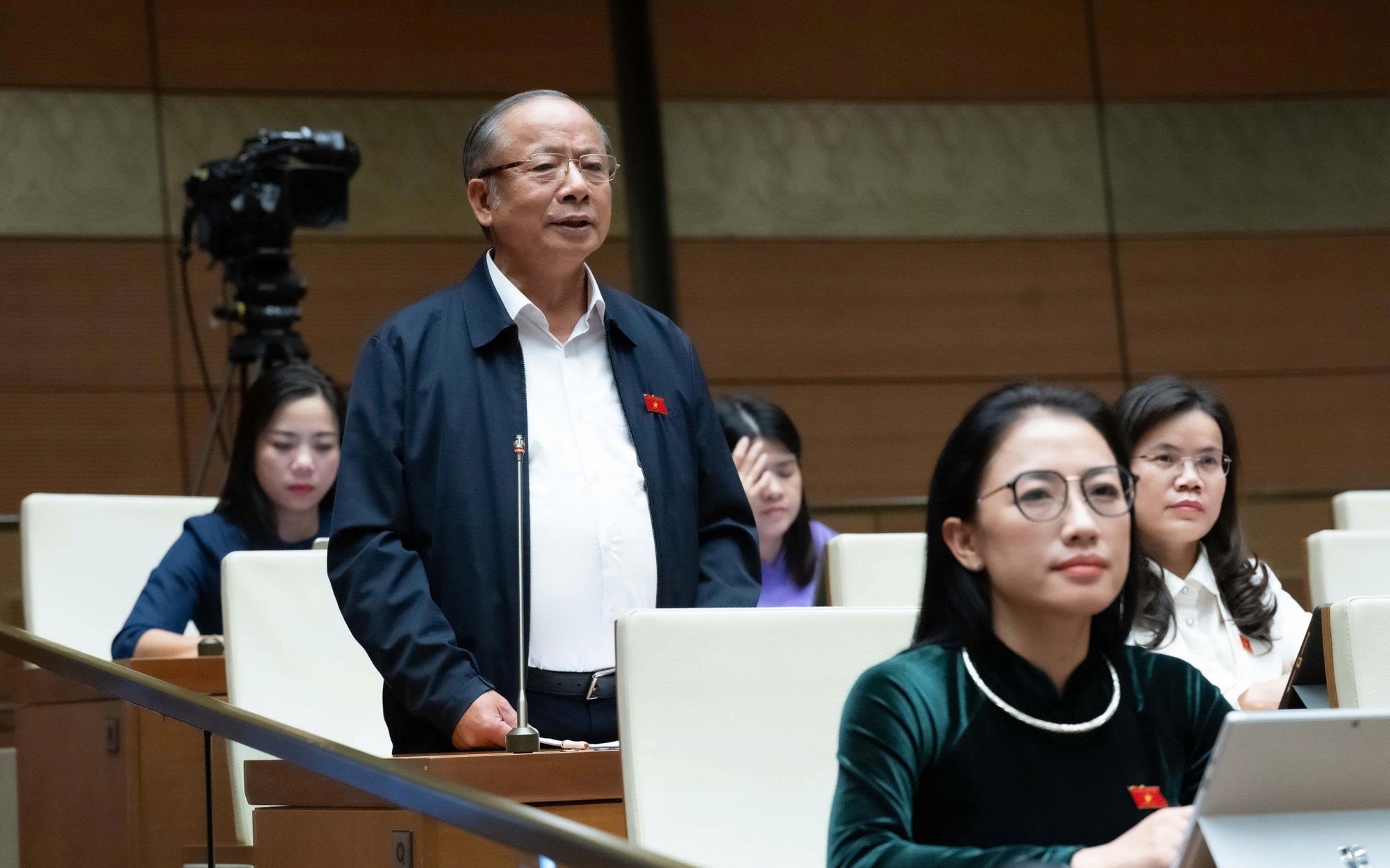 Tăng lương cho cán bộ, công chức, viên chức là bắt buộc