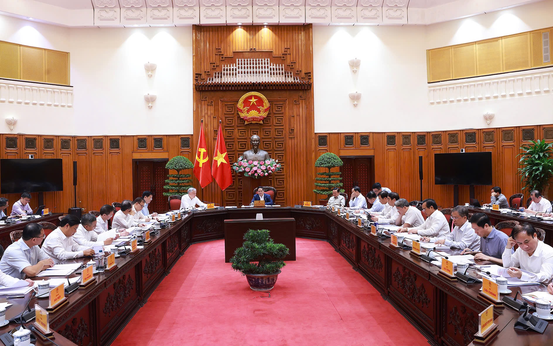 Phải bám sát tình hình thực tiễn địa phương để đề xuất sắp xếp đơn vị sự nghiệp giáo dục, y tế một cách hợp lý nhất- Ảnh 1.