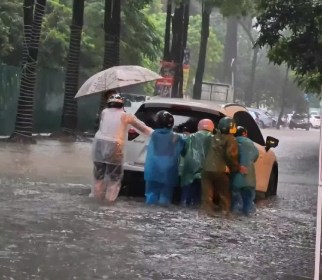 Tình hình MƯA, NGẬP ÚNG tại HÀ NỘI; cảnh báo MƯA LỚN, nguy cơ LŨ QUÉT, SẠT LỞ ĐẤT ở BẮC BỘ, THANH HÓA- Ảnh 37.
