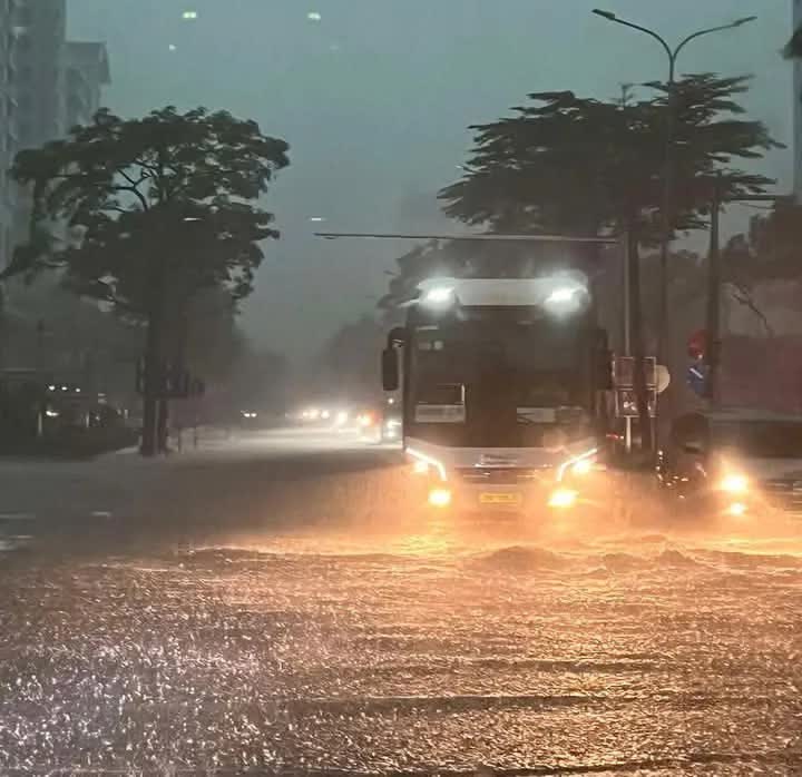 Tình hình MƯA, NGẬP ÚNG tại HÀ NỘI; cảnh báo MƯA LỚN, nguy cơ LŨ QUÉT, SẠT LỞ ĐẤT ở BẮC BỘ, THANH HÓA- Ảnh 20.