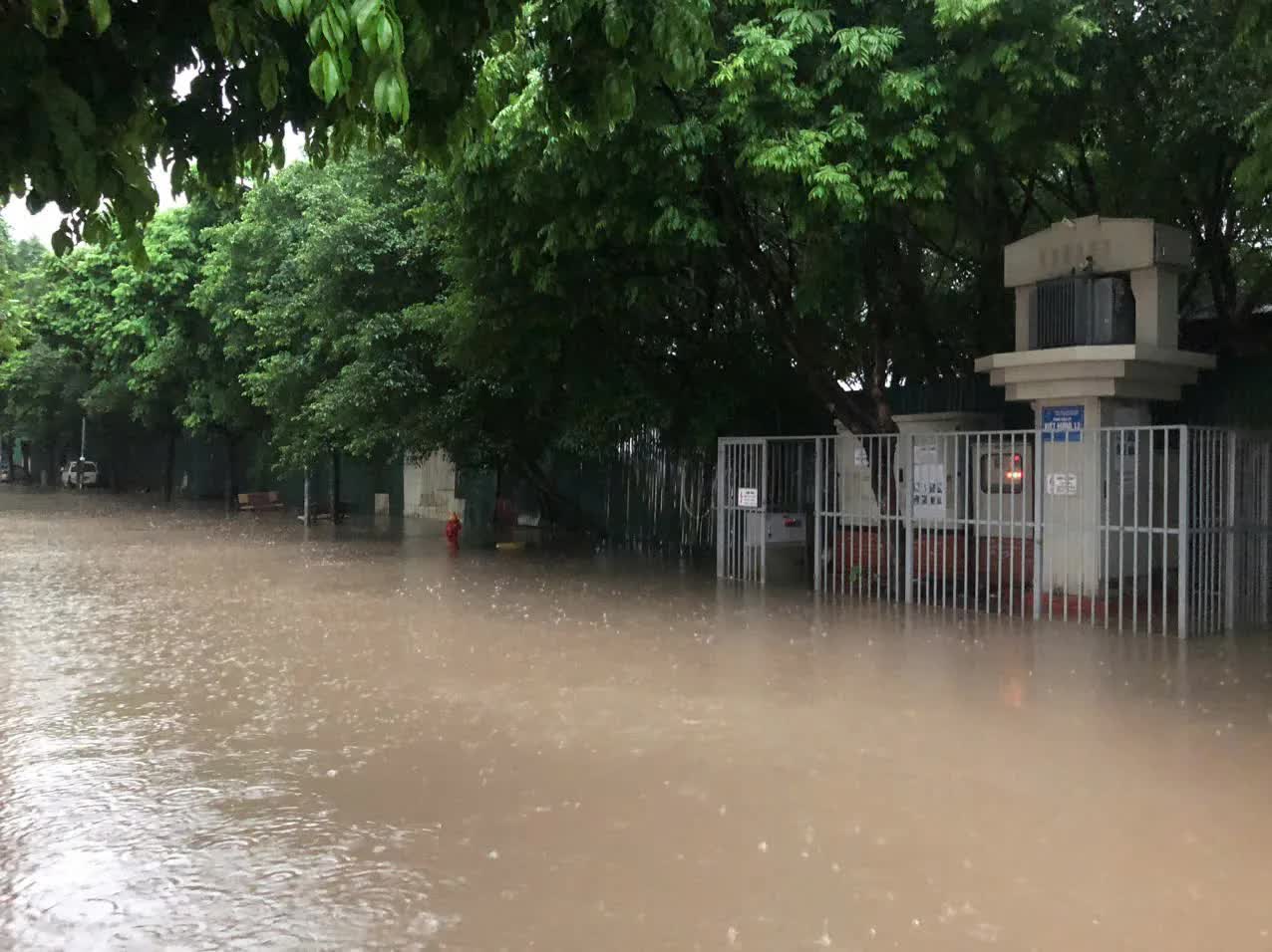 Tình hình MƯA, NGẬP ÚNG tại HÀ NỘI; cảnh báo MƯA LỚN, nguy cơ LŨ QUÉT, SẠT LỞ ĐẤT ở BẮC BỘ, THANH HÓA- Ảnh 31.