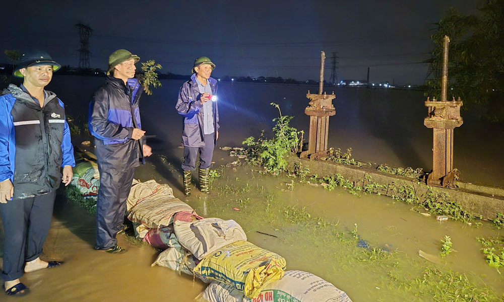 Triển khai ngay các biện pháp cấp bách phòng, chống lũ - Ảnh 3.