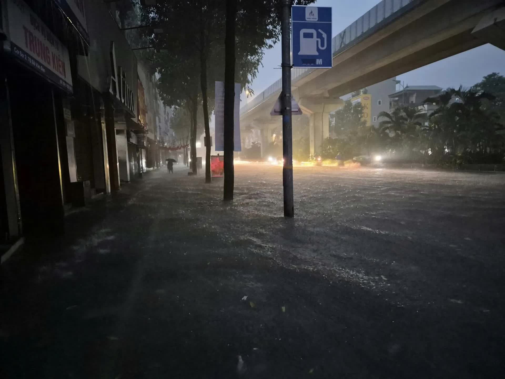 Tình hình MƯA, NGẬP ÚNG tại HÀ NỘI; cảnh báo MƯA LỚN, nguy cơ LŨ QUÉT, SẠT LỞ ĐẤT ở BẮC BỘ, THANH HÓA- Ảnh 28.
