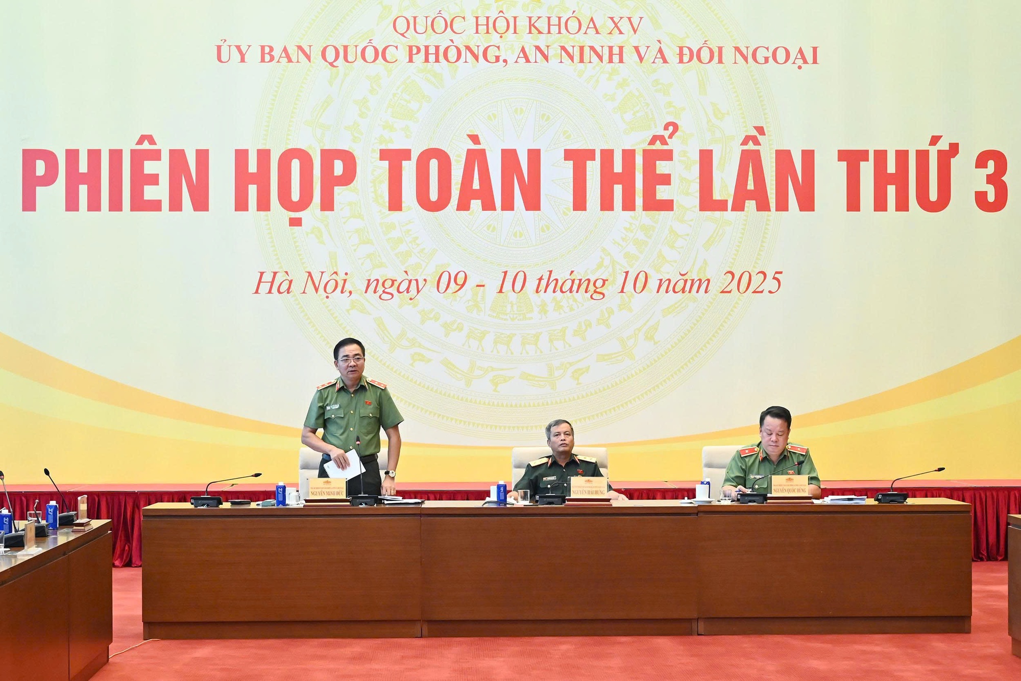 Thẩm tra dự án Luật sửa đổi, bổ sung một số điều của 10 luật có liên quan đến an ninh, trật tự- Ảnh 1. Thẩm tra dự án Luật sửa đổi, bổ sung một số điều của 10 luật có liên quan đến an ninh, trật tự- Ảnh 1.