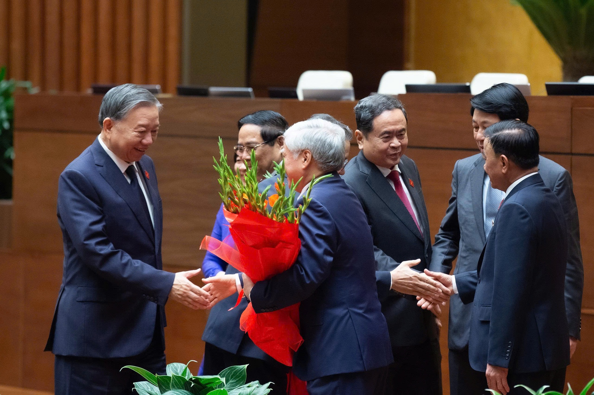 ĐỒNG CHÍ ĐỖ VĂN CHIẾN ĐƯỢC BẦU GIỮ CHỨC PHÓ CHỦ TỊCH QUỐC HỘI- Ảnh 3.