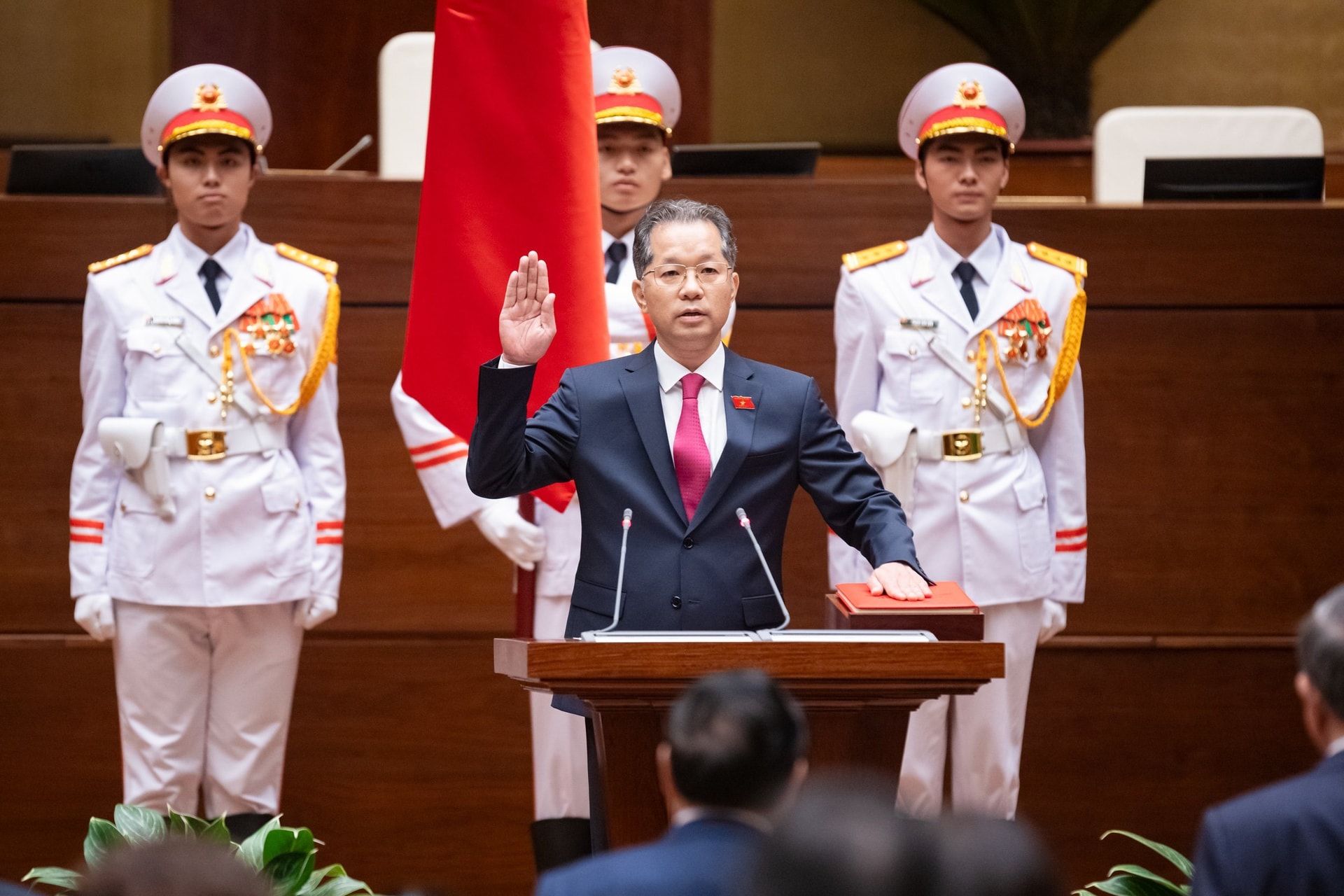ĐỒNG CHÍ NGUYỄN VĂN QUẢNG ĐƯỢC, TÂN CHÁNH ÁN TÒA ÁN NHÂN DÂN TỐI CAO TUYÊN THỆ NHẬM CHỨC- Ảnh 1.