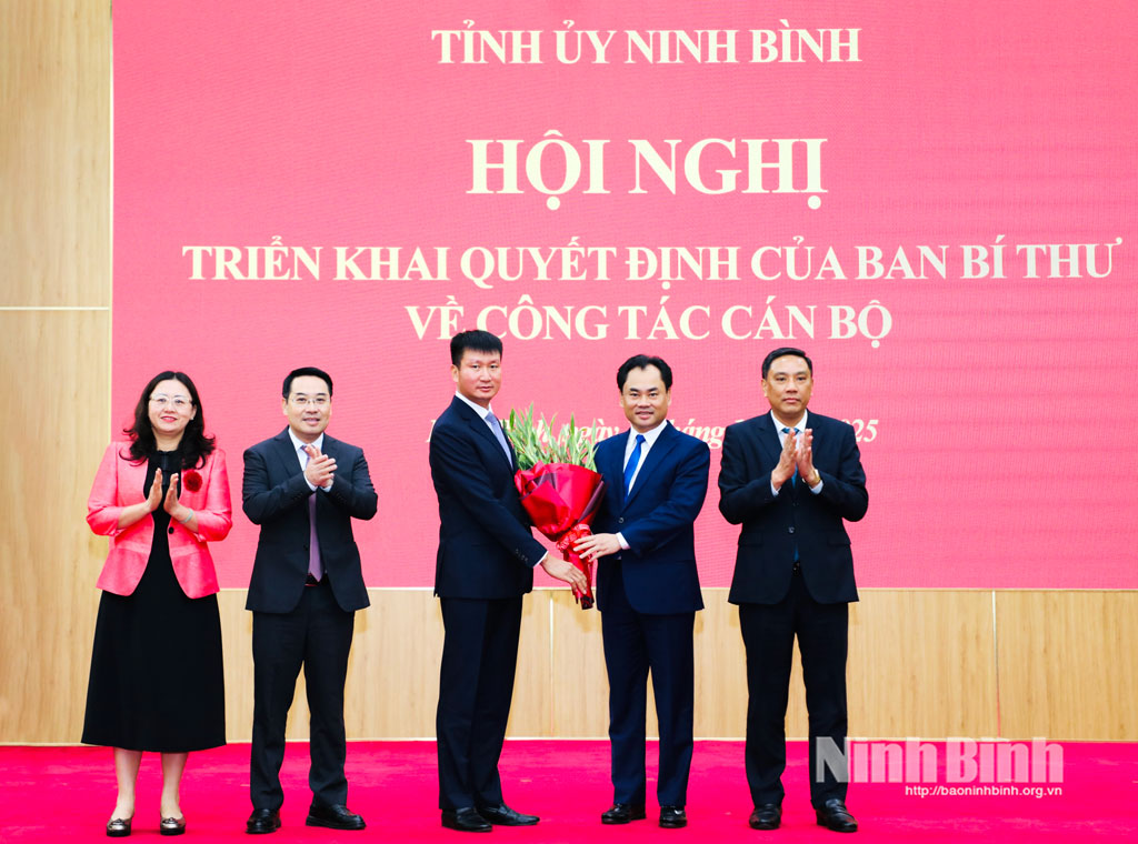 Đồng chí Trần Huy Tuấn được điều động, chỉ định giữ chức Phó Bí thư Tỉnh ủy Ninh Bình- Ảnh 4.