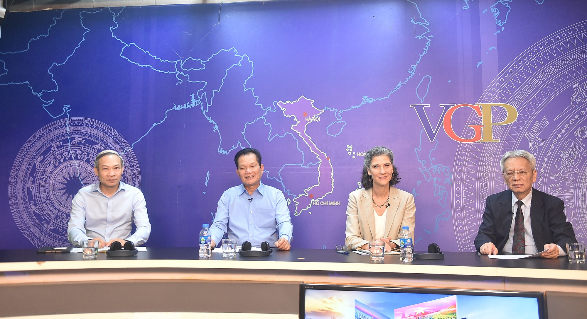 TỔNG THUẬT: Tọa đàm “Kinh tế-xã hội Việt Nam 2021-2025: Chống chịu và bứt phá”- Ảnh 11. TỔNG THUẬT: Tọa đàm “Kinh tế-xã hội Việt Nam 2021-2025: Chống chịu và bứt phá”- Ảnh 11.