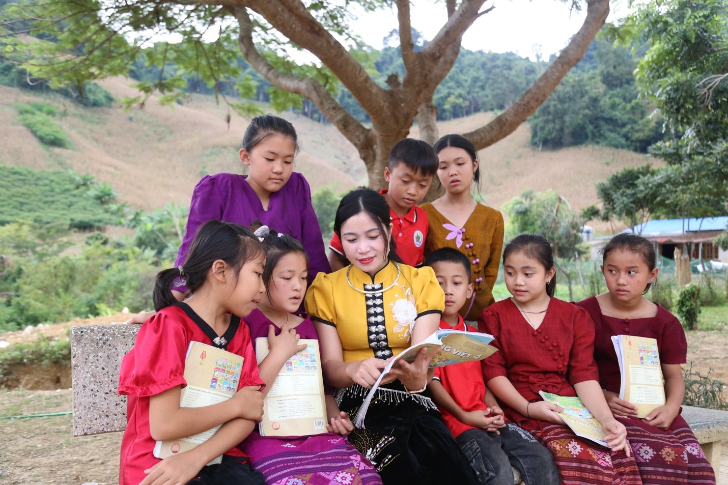 Bộ GDĐT: Đề xuất HỆ SỐ LƯƠNG ĐẶC THÙ cho NHÀ GIÁO có đủ căn cứ chính trị, pháp lí, không phá vỡ thiết kế hệ thống tiền lương hiện hành- Ảnh 10. Bộ GDĐT: Đề xuất HỆ SỐ LƯƠNG ĐẶC THÙ cho NHÀ GIÁO có đủ căn cứ chính trị, pháp lí, không phá vỡ thiết kế hệ thống tiền lương hiện hành- Ảnh 10.