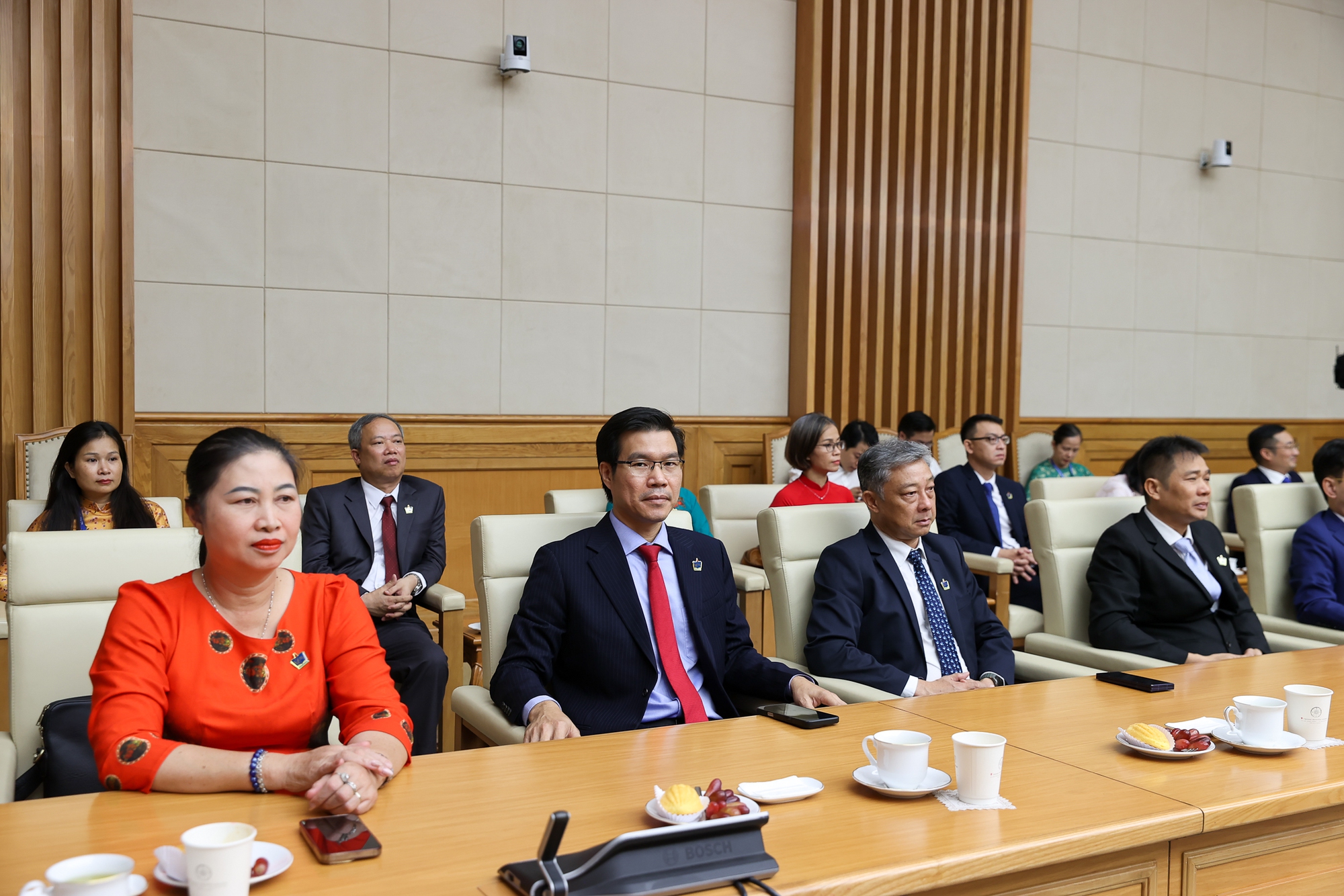 Bảo đảm giáo viên được thụ hưởng mức lương tương xứng- Ảnh 10. Bảo đảm giáo viên được thụ hưởng mức lương tương xứng- Ảnh 10.