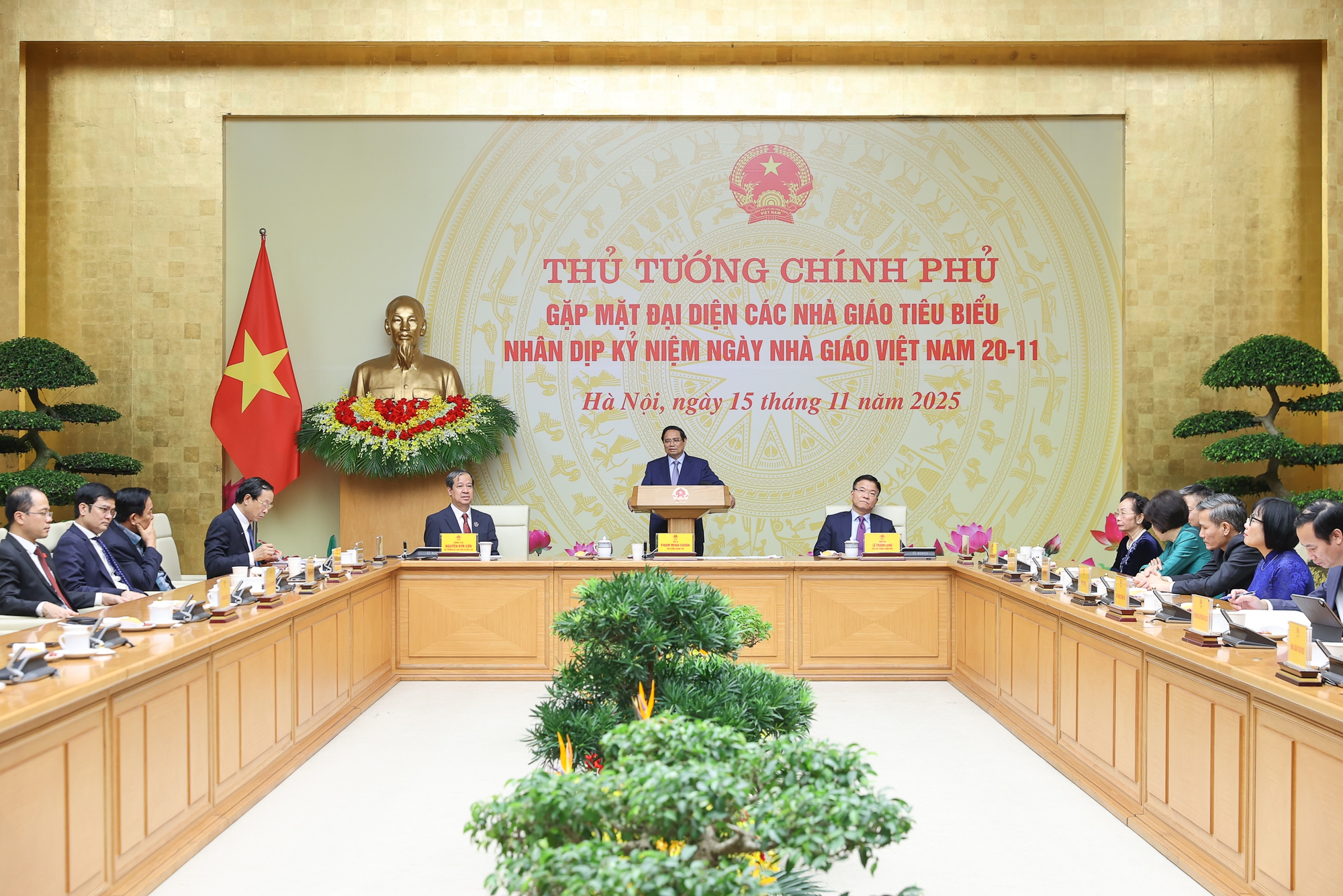 Bảo đảm giáo viên được thụ hưởng mức lương tương xứng- Ảnh 9. Bảo đảm giáo viên được thụ hưởng mức lương tương xứng- Ảnh 9.