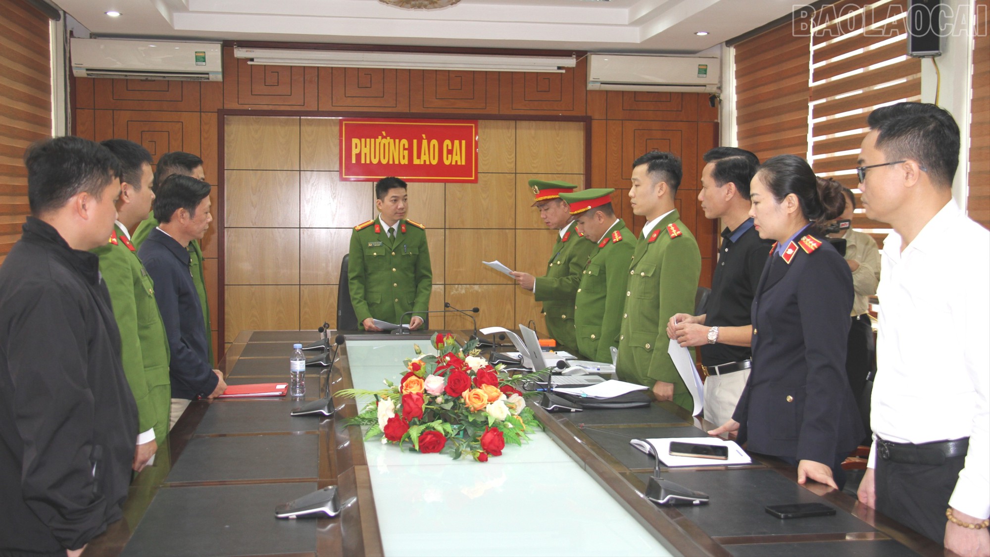 Khởi tố nữ cán bộ phường cùng cán bộ Ban Quản lý dự án, Giám đốc công ty xây dựng...- Ảnh 2.