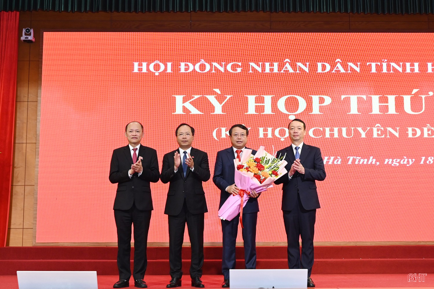 Đồng chí Phan Thiên Định được bầu giữ chức Chủ tịch UBND tỉnh Hà Tĩnh- Ảnh 5.