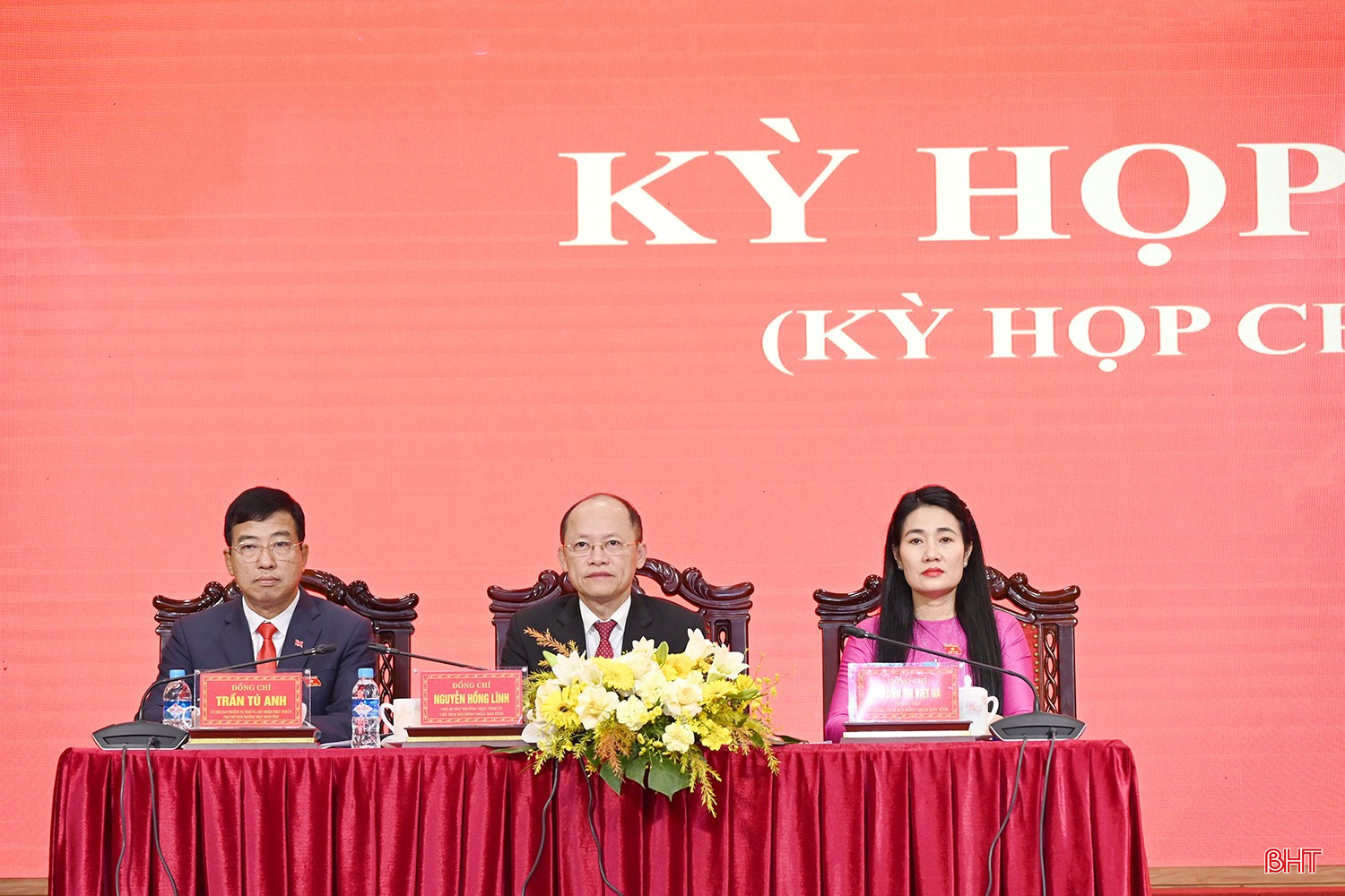 Đồng chí Phan Thiên Định được bầu giữ chức Chủ tịch UBND tỉnh Hà Tĩnh- Ảnh 1.